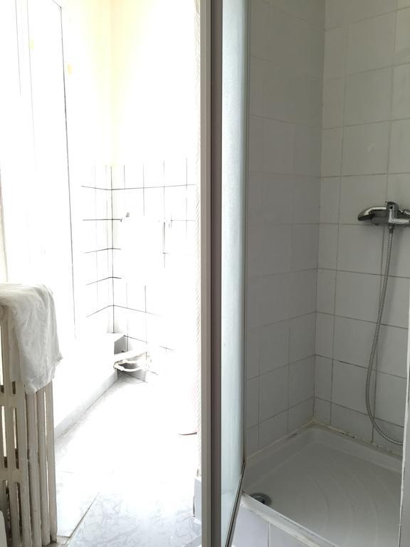 Hotel Du Metro Paris Room photo