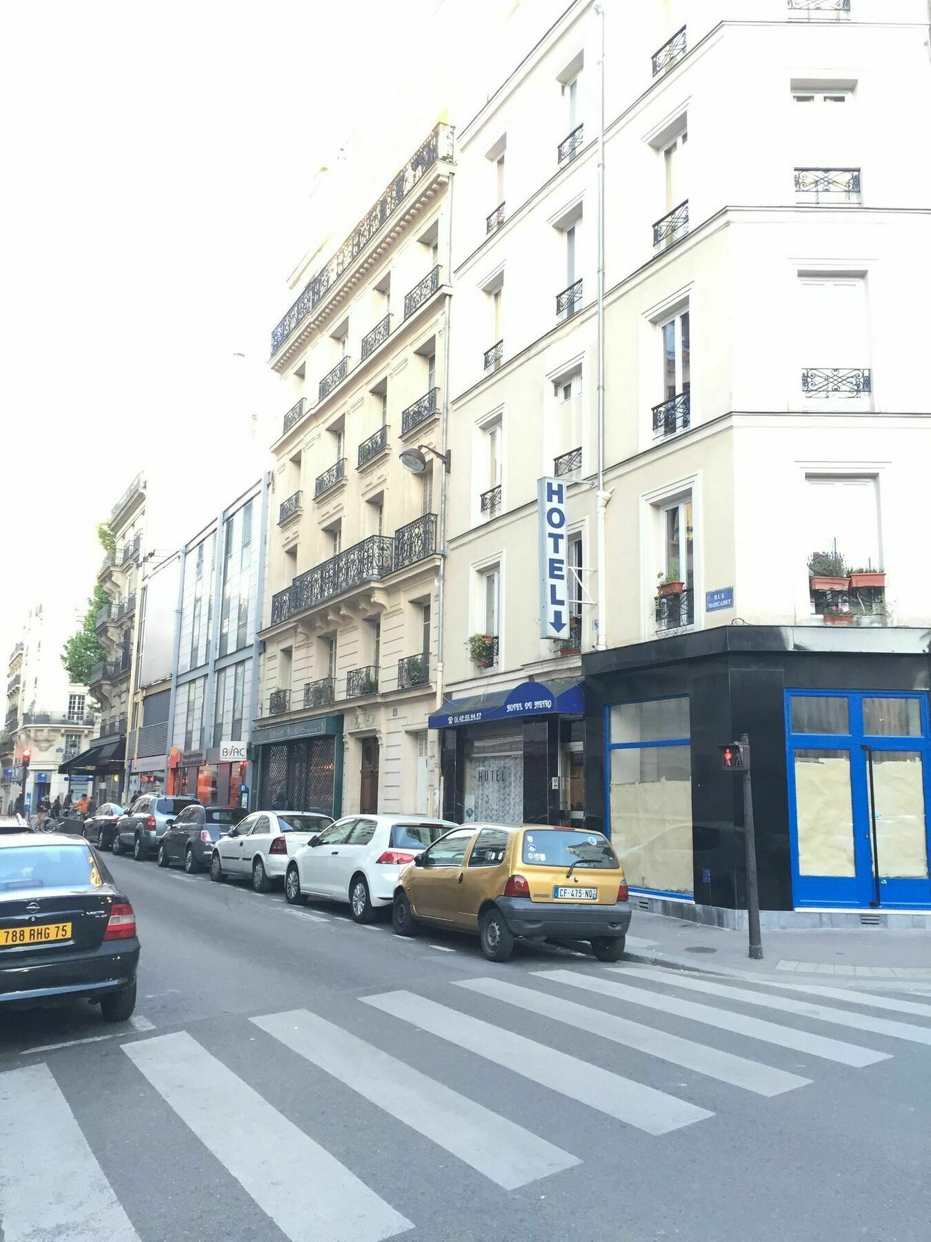 Hotel Du Metro Paris Exterior photo